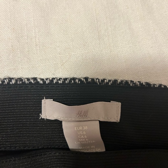 the most perfect twead mini skirt for all occasions 🌸 - Picture 4 of 4